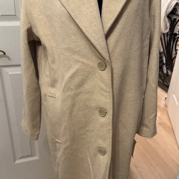 Elegant Women's Tan Trench Coat - Picture 4 of 14